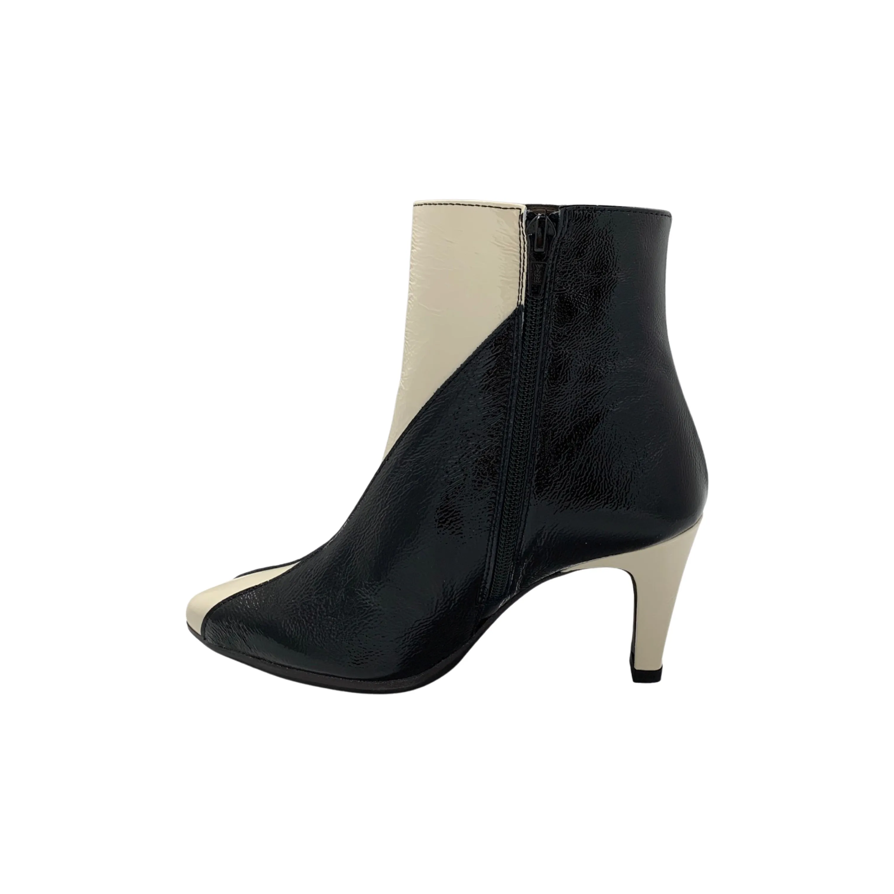 M4251 Black/White Leather Bootie